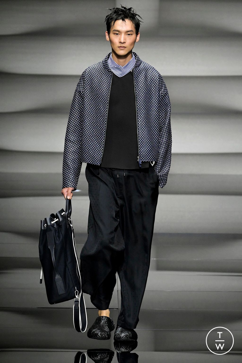 Fashion Week Milan Spring/Summer 2023 look 27 from the Emporio Armani collection menswear