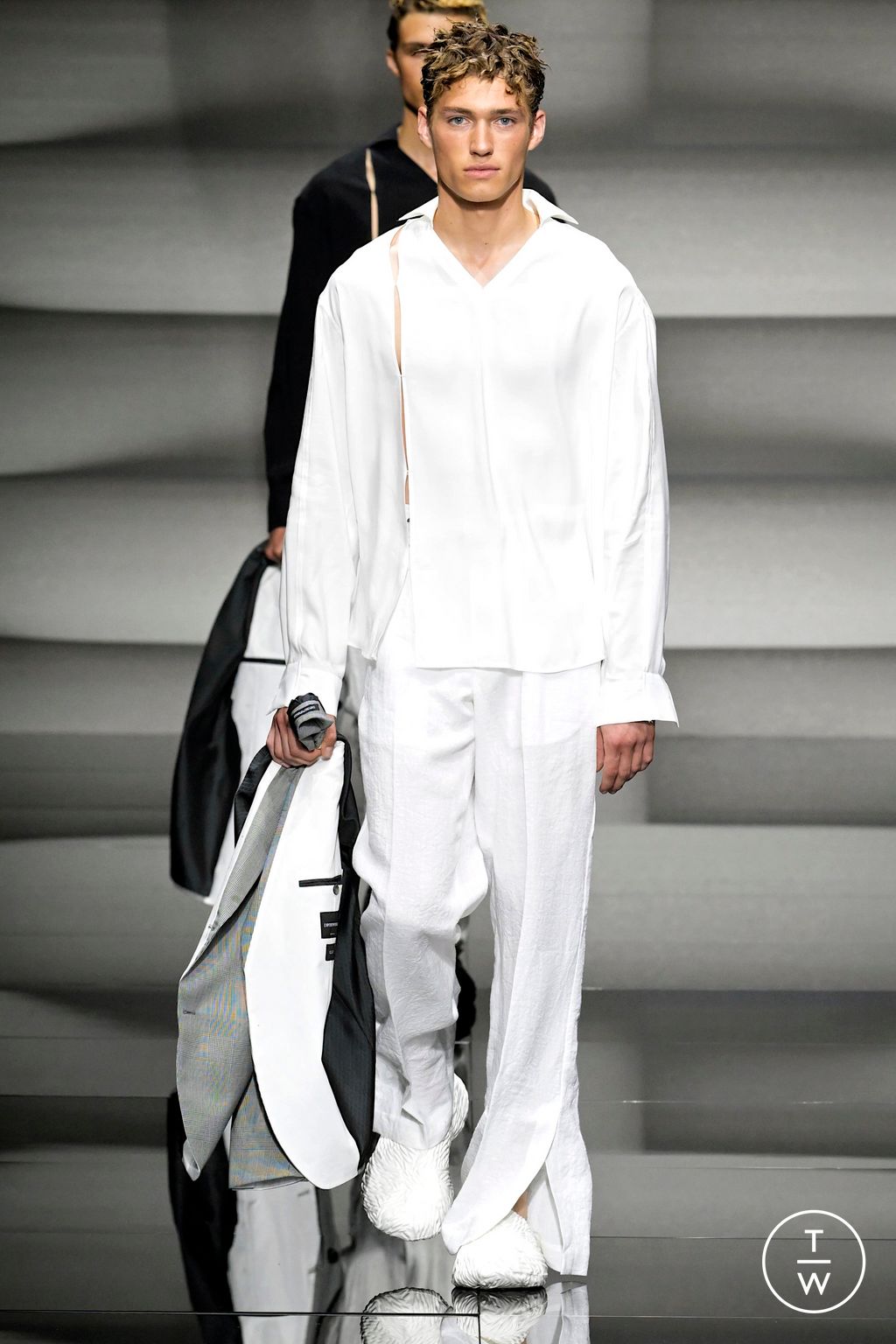 Fashion Week Milan Spring/Summer 2023 look 28 from the Emporio Armani collection menswear