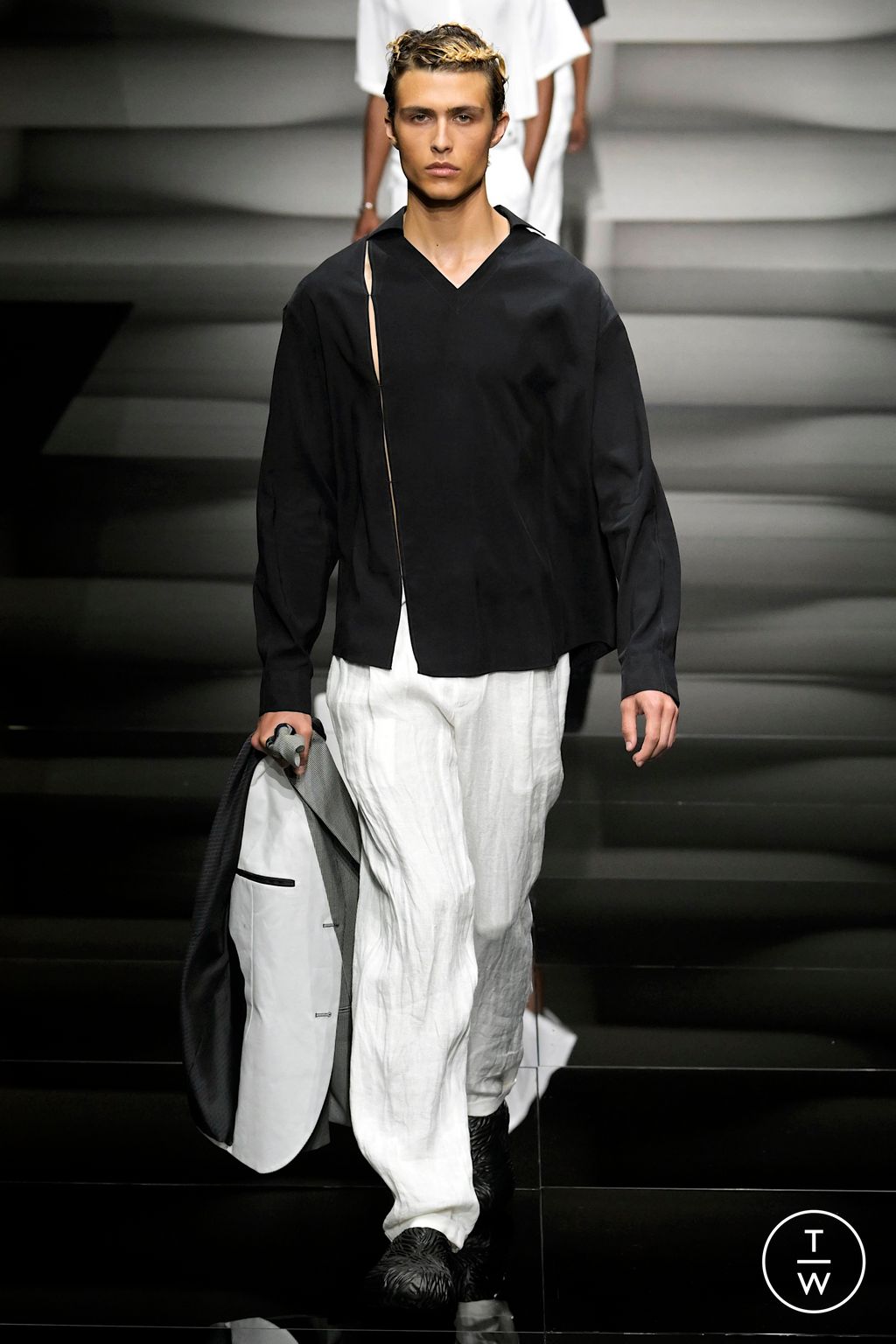 Fashion Week Milan Spring/Summer 2023 look 29 from the Emporio Armani collection menswear
