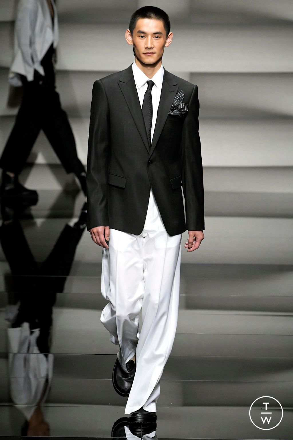 Fashion Week Milan Spring/Summer 2023 look 36 de la collection Emporio Armani menswear