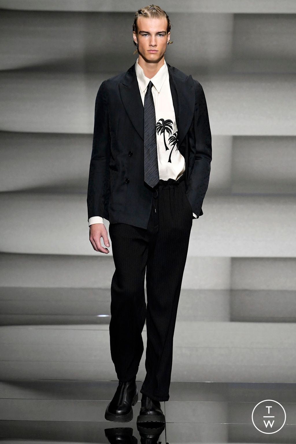 Fashion Week Milan Spring/Summer 2023 look 41 from the Emporio Armani collection menswear