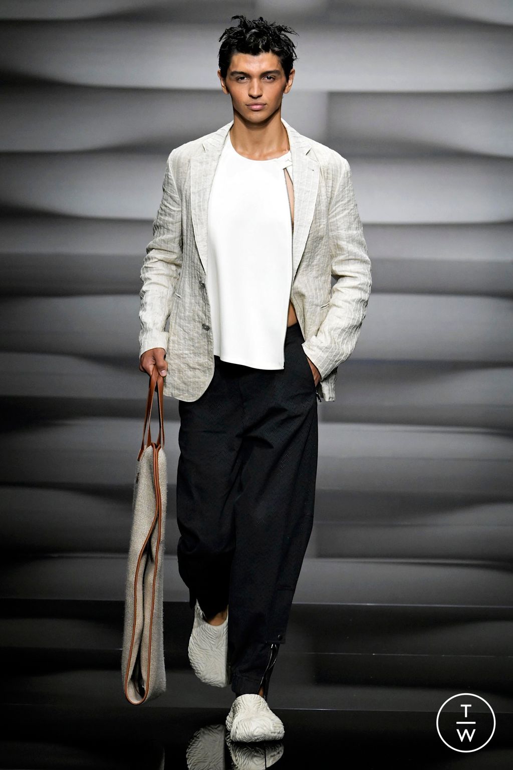Fashion Week Milan Spring/Summer 2023 look 52 from the Emporio Armani collection menswear