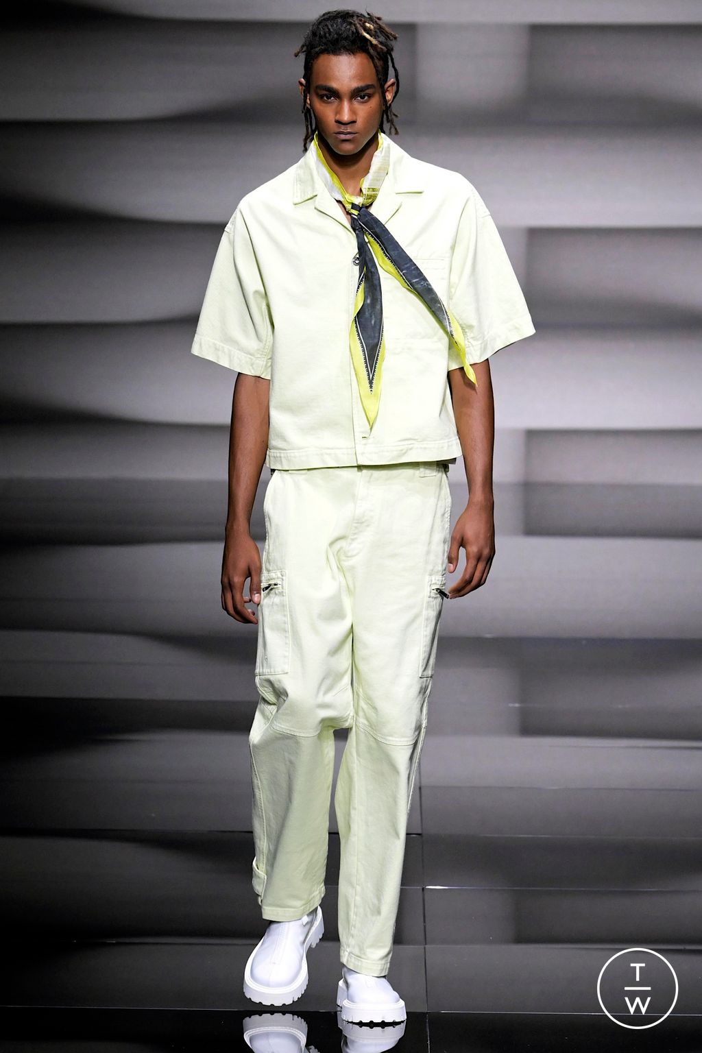 Fashion Week Milan Spring/Summer 2023 look 81 from the Emporio Armani collection 男装