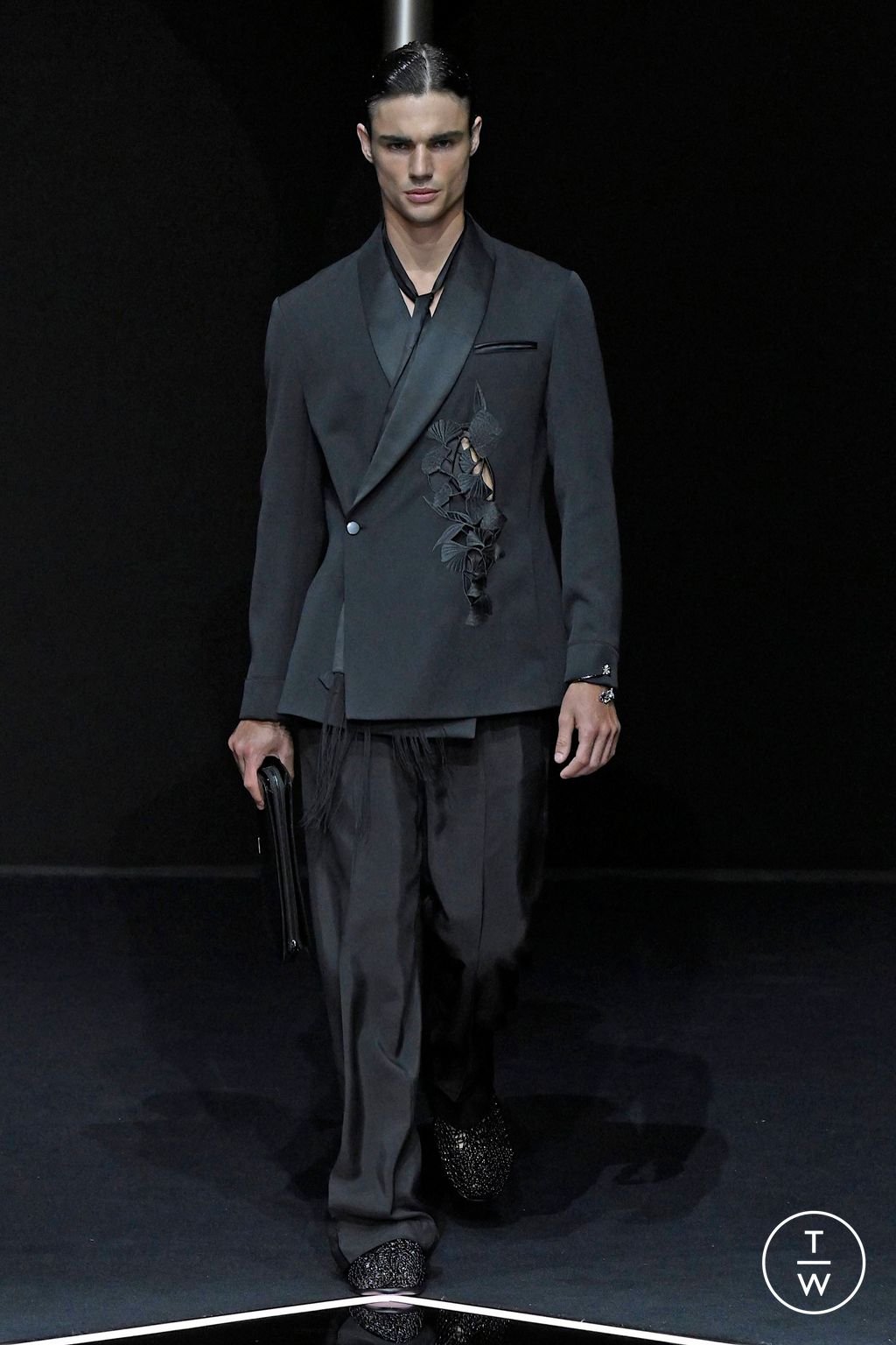 Fashion Week Milan Spring/Summer 2024 look 1 from the Emporio Armani collection menswear