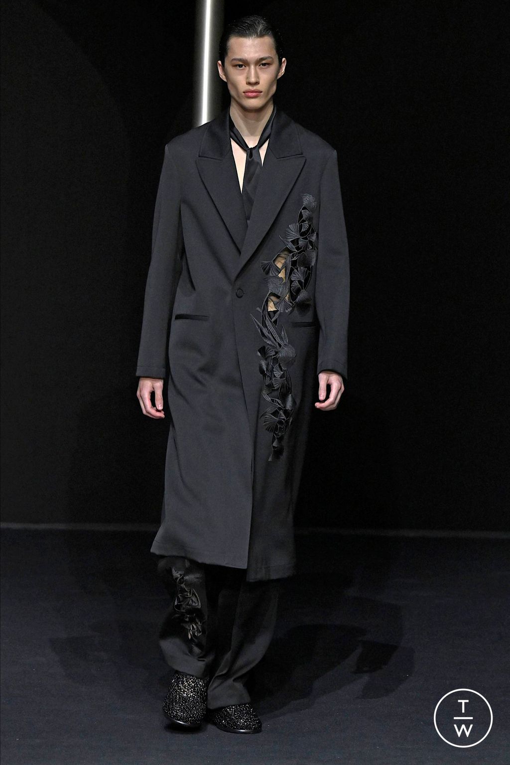 Fashion Week Milan Spring/Summer 2024 look 2 from the Emporio Armani collection 男装