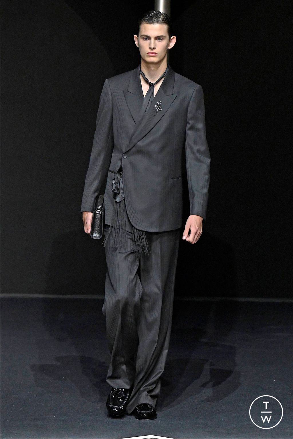 Fashion Week Milan Spring/Summer 2024 look 4 from the Emporio Armani collection 男装