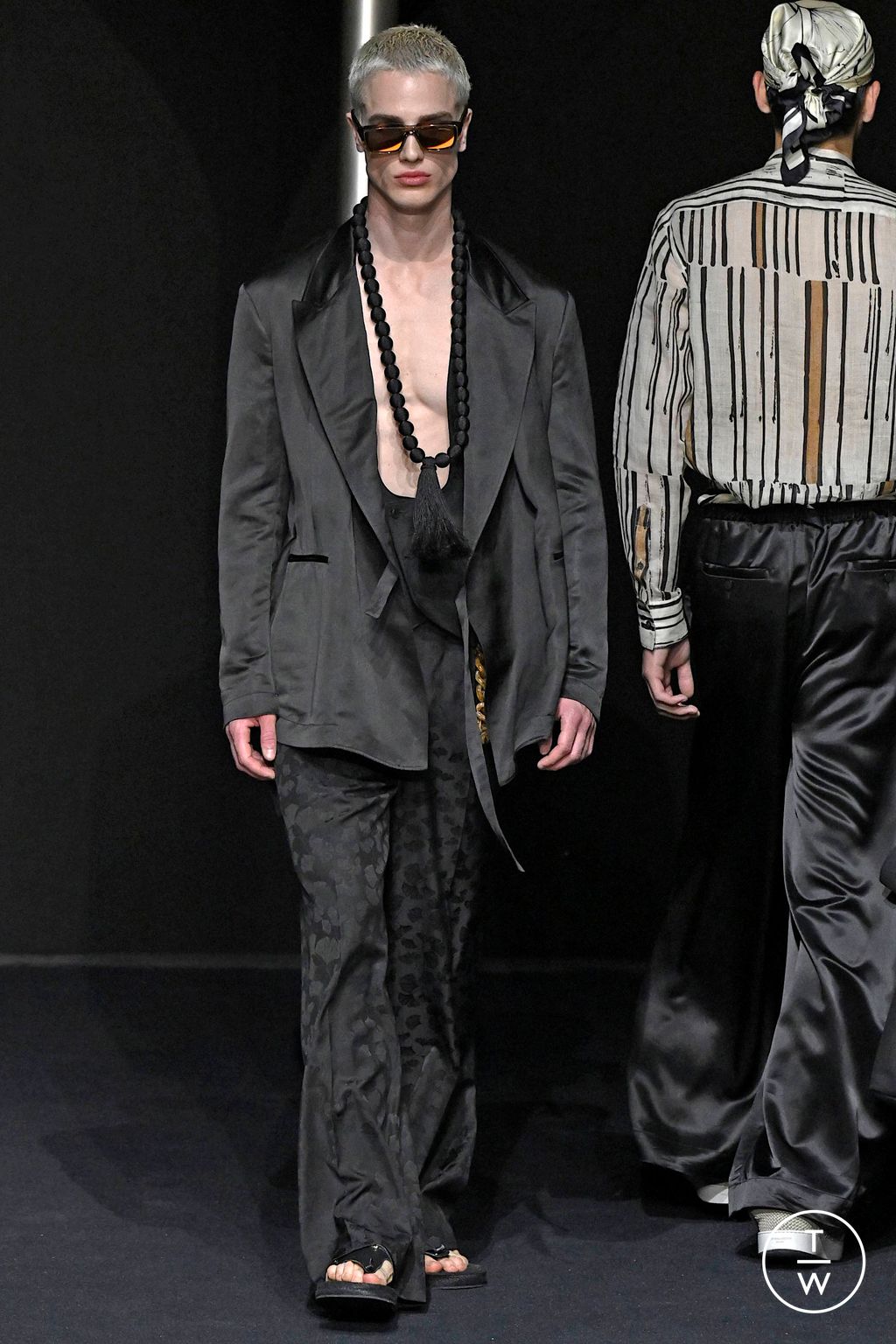 Fashion Week Milan Spring/Summer 2024 look 16 from the Emporio Armani collection 男装
