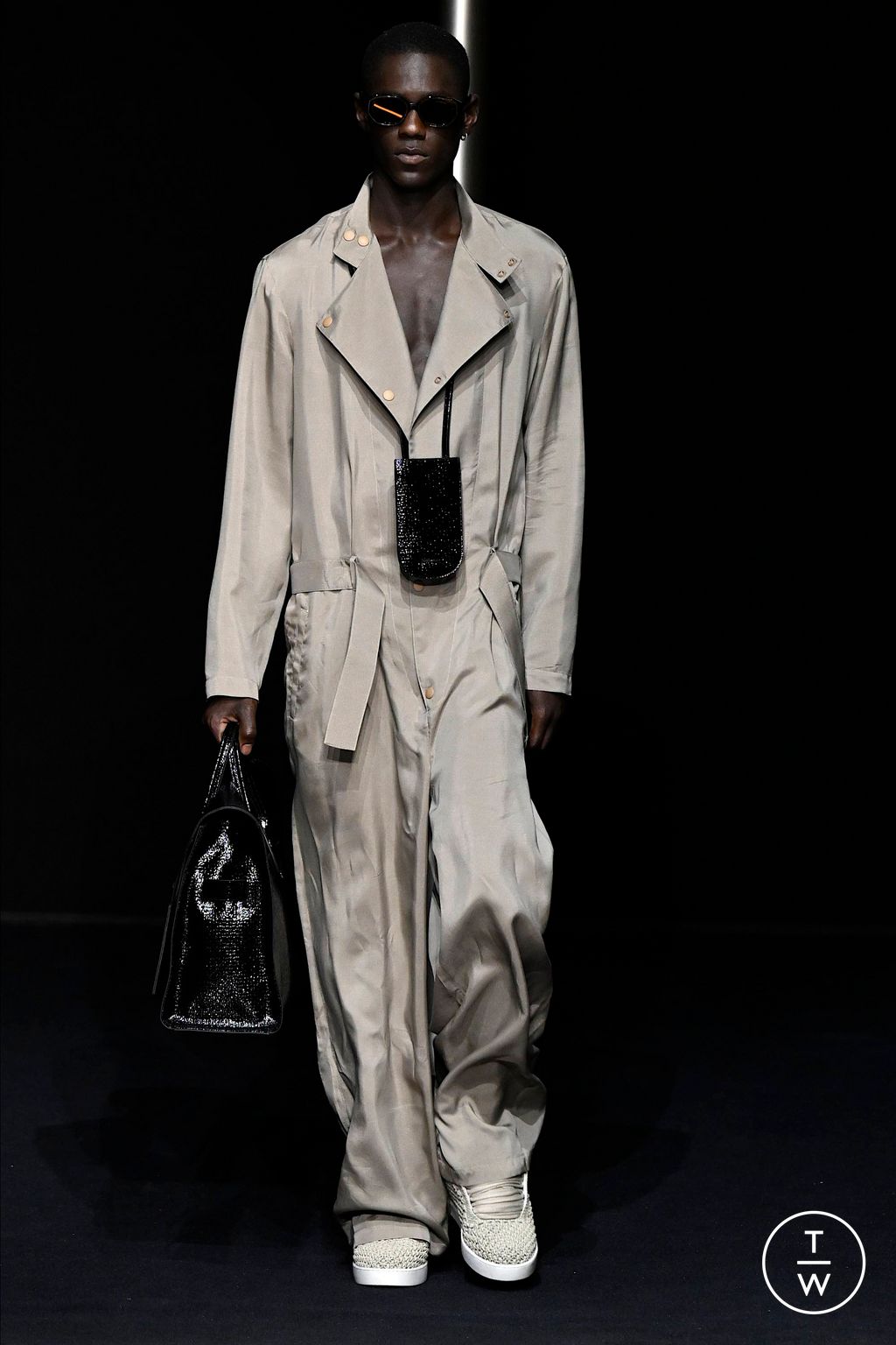 Fashion Week Milan Spring/Summer 2024 look 19 from the Emporio Armani collection 男装