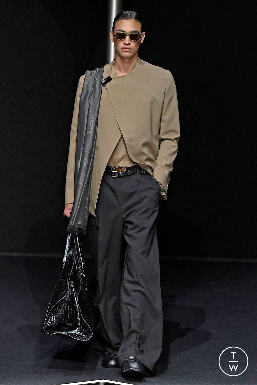 Fashion Week Milan Spring/Summer 2024 look 25 from the Emporio Armani collection 男装