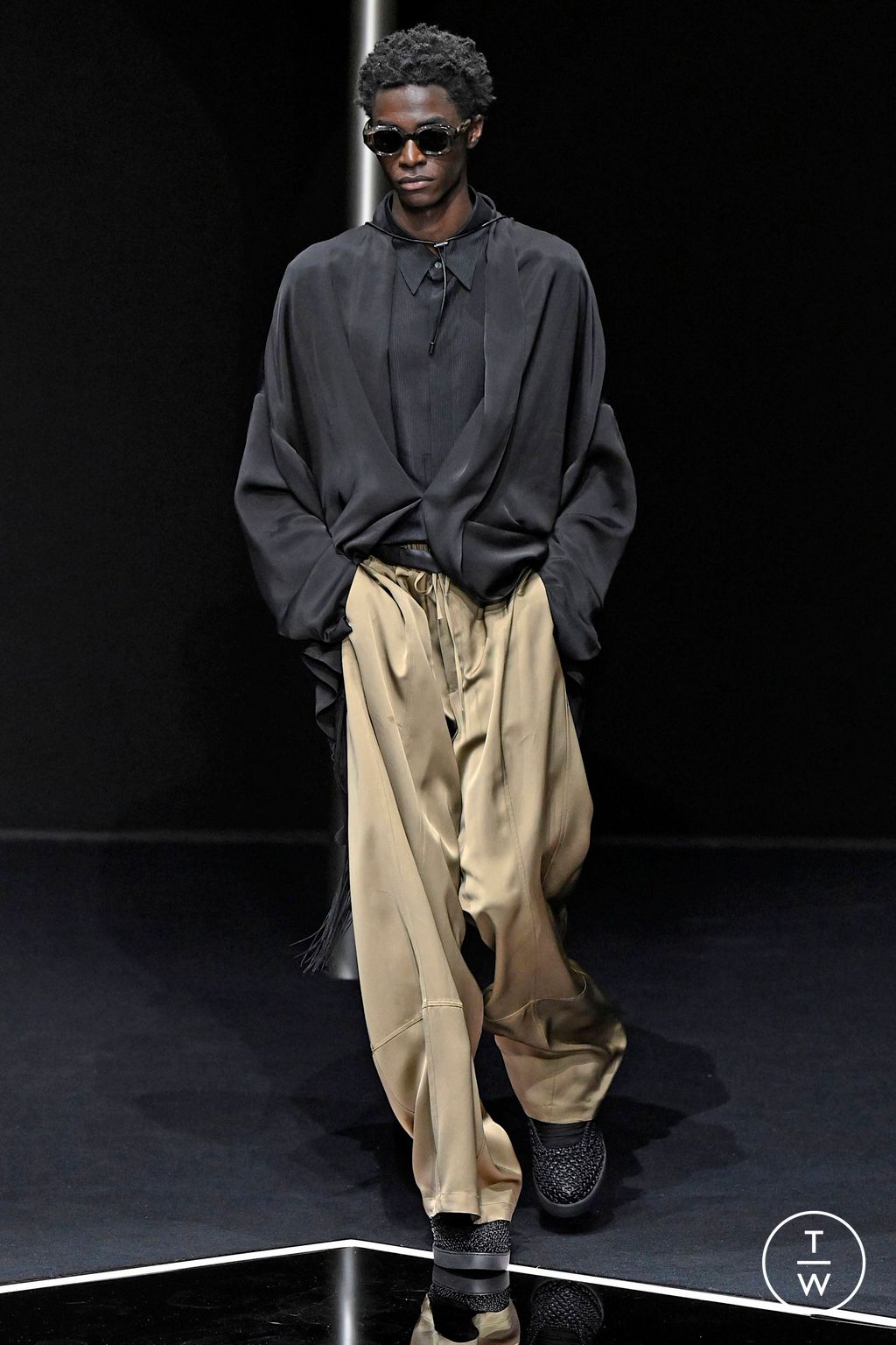 Fashion Week Milan Spring/Summer 2024 look 28 from the Emporio Armani collection 男装