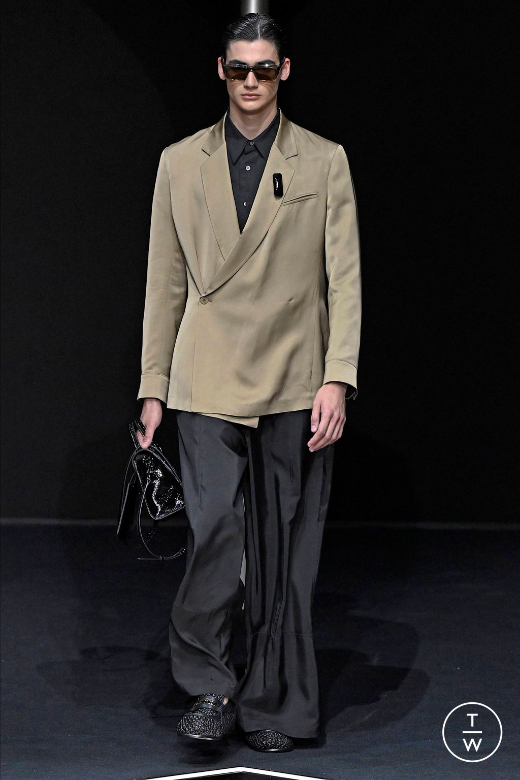 Fashion Week Milan Spring/Summer 2024 look 29 from the Emporio Armani collection 男装
