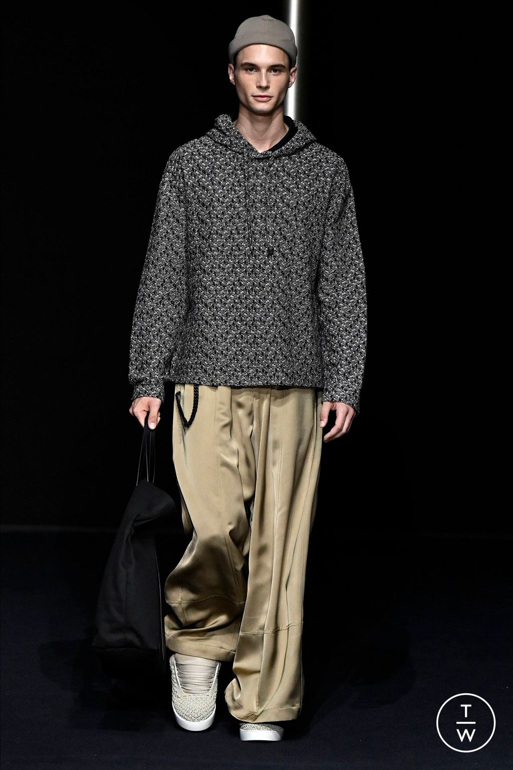 Fashion Week Milan Spring/Summer 2024 look 30 from the Emporio Armani collection menswear