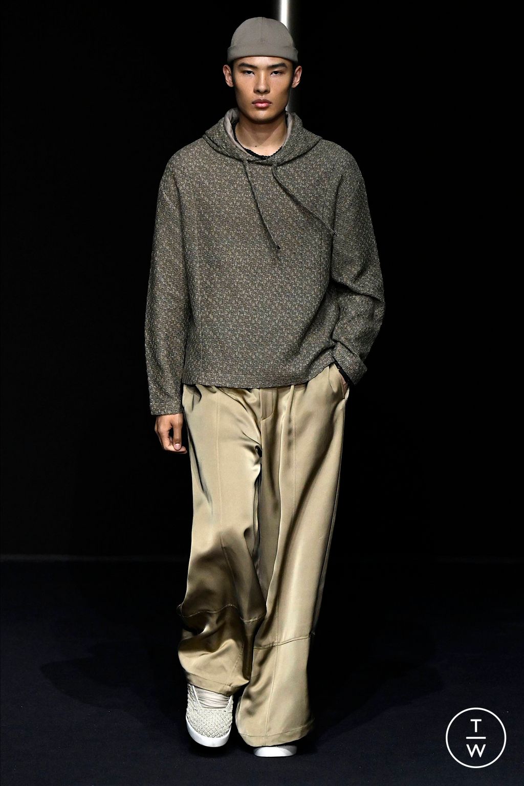 Fashion Week Milan Spring/Summer 2024 look 32 from the Emporio Armani collection menswear