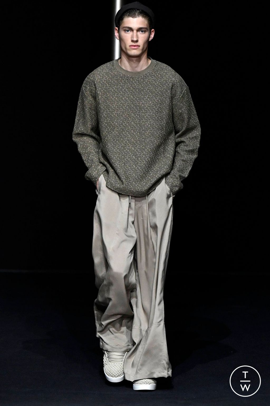 Fashion Week Milan Spring/Summer 2024 look 33 from the Emporio Armani collection menswear