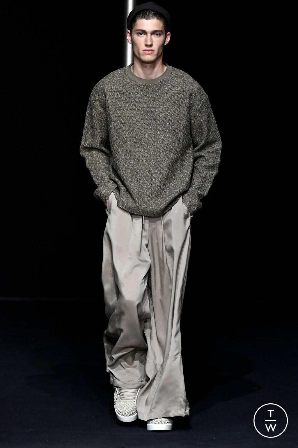 Fashion Week Milan Spring/Summer 2024 look 33 de la collection Emporio Armani menswear
