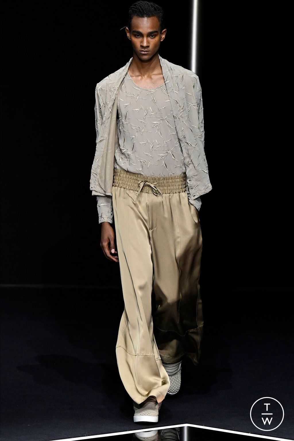 Fashion Week Milan Spring/Summer 2024 look 34 from the Emporio Armani collection 男装