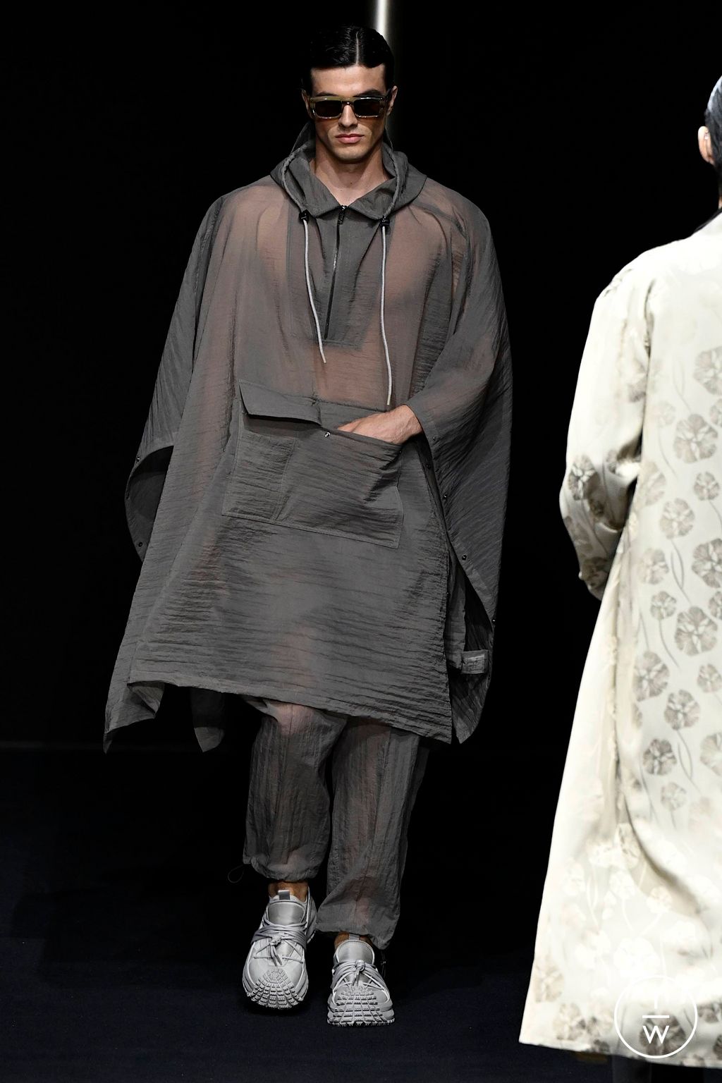 Fashion Week Milan Spring/Summer 2024 look 41 from the Emporio Armani collection 男装