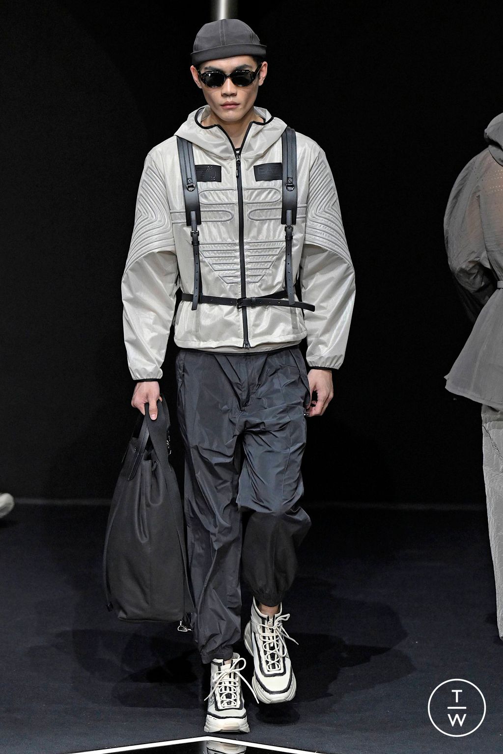 Fashion Week Milan Spring/Summer 2024 look 44 from the Emporio Armani collection 男装