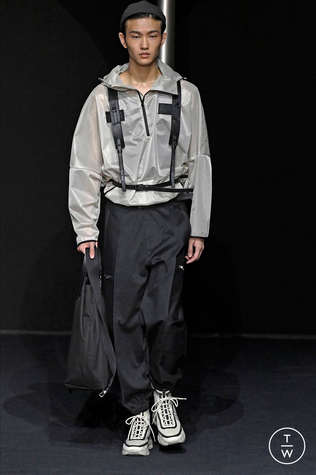 Fashion Week Milan Spring/Summer 2024 look 46 from the Emporio Armani collection 男装