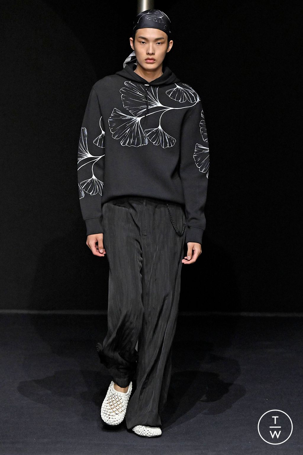 Fashion Week Milan Spring/Summer 2024 look 52 from the Emporio Armani collection 男装