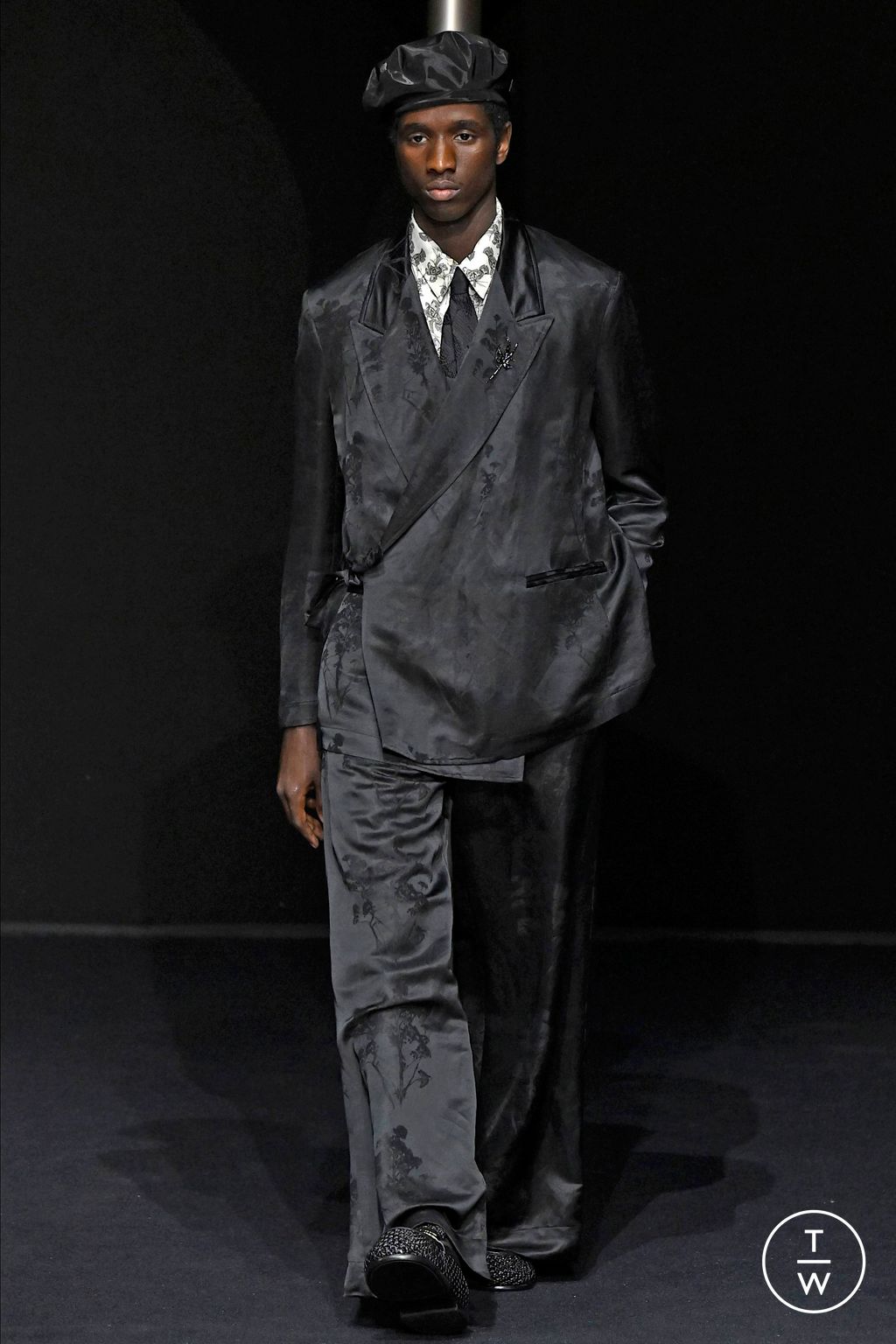 Fashion Week Milan Spring/Summer 2024 look 54 from the Emporio Armani collection 男装