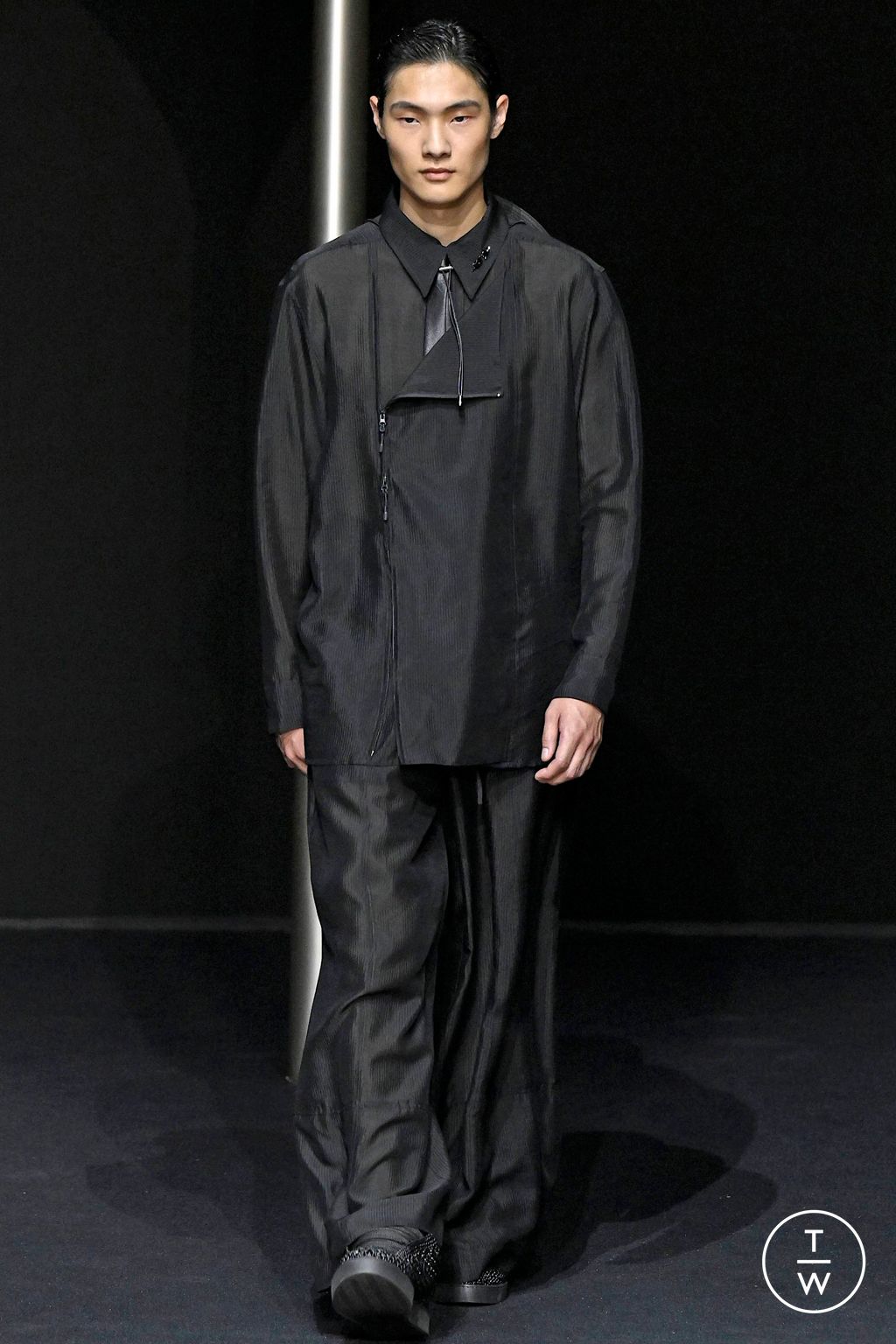 Fashion Week Milan Spring/Summer 2024 look 59 from the Emporio Armani collection 男装