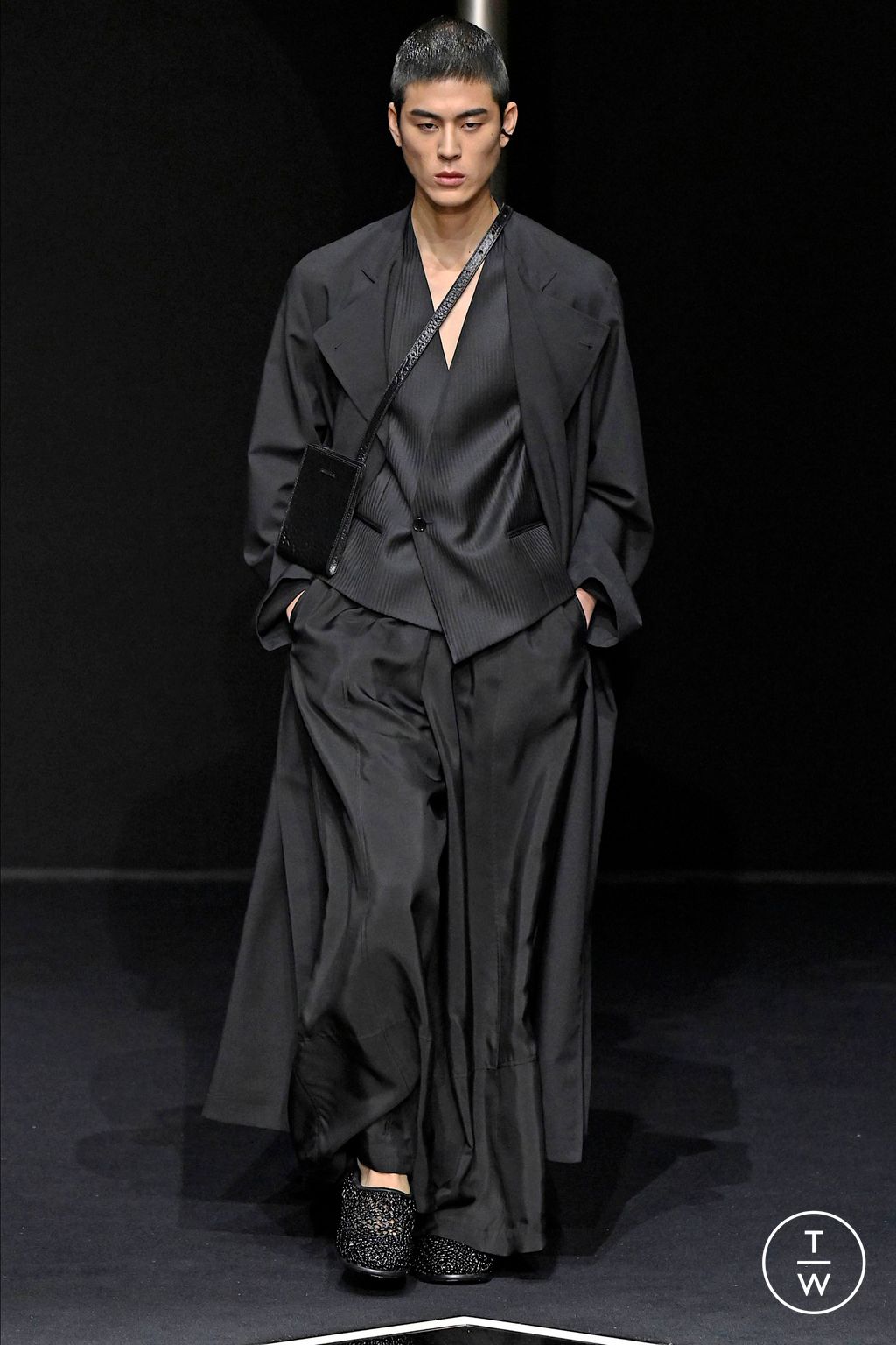 Fashion Week Milan Spring/Summer 2024 look 62 from the Emporio Armani collection 男装