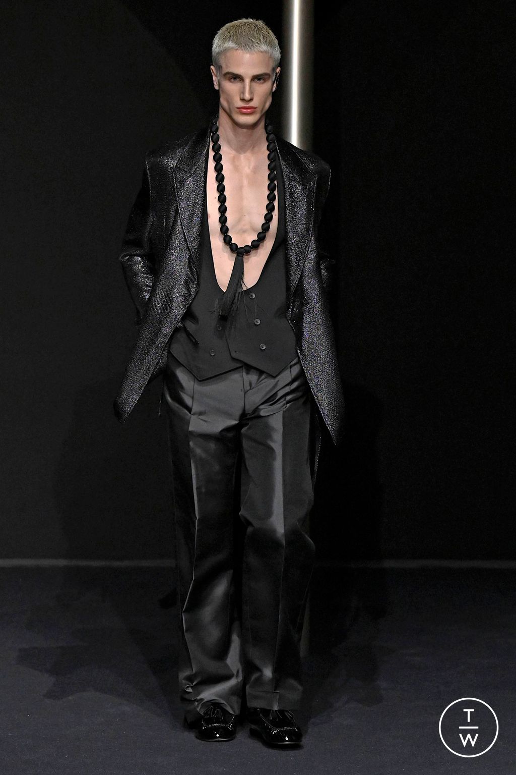Fashion Week Milan Spring/Summer 2024 look 69 from the Emporio Armani collection 男装