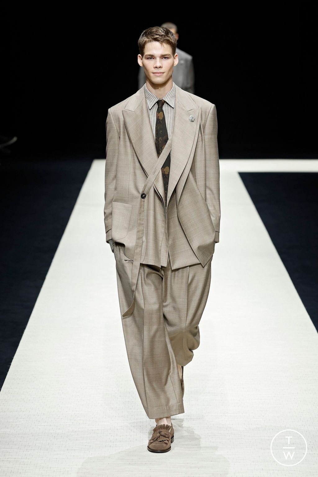 Fashion Week Milan Spring/Summer 2025 look 8 from the Emporio Armani collection menswear