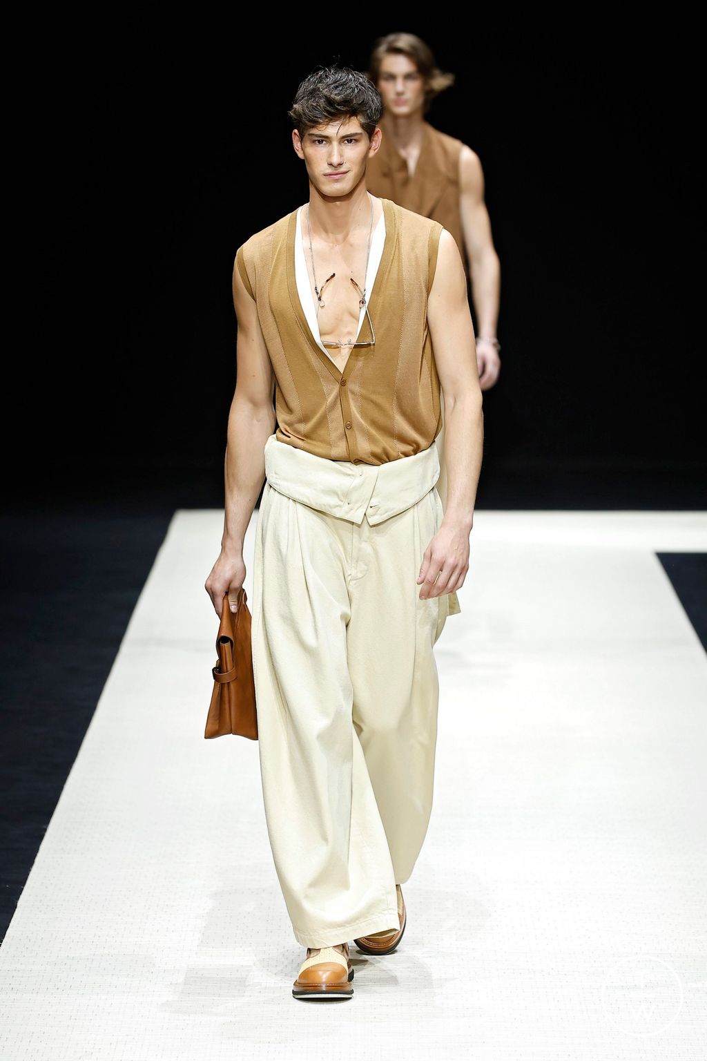 Fashion Week Milan Spring/Summer 2025 look 21 from the Emporio Armani collection menswear