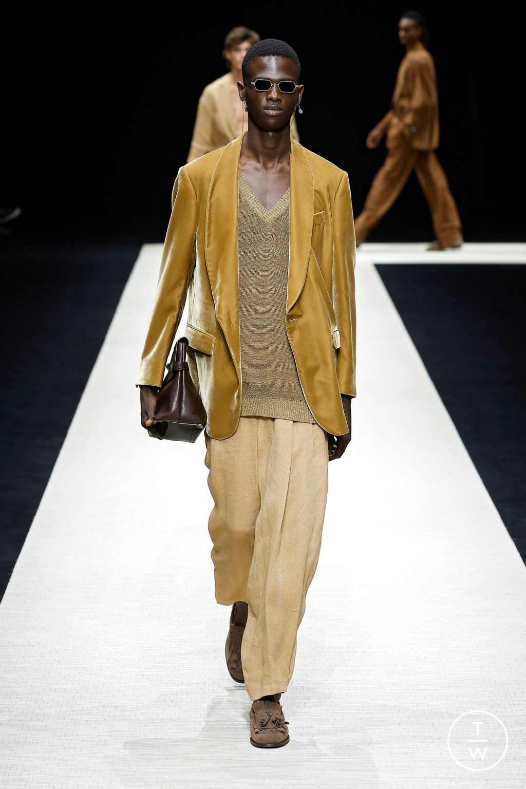 Fashion Week Milan Spring-Summer 2025 look 24 from the Emporio Armani collection 男装