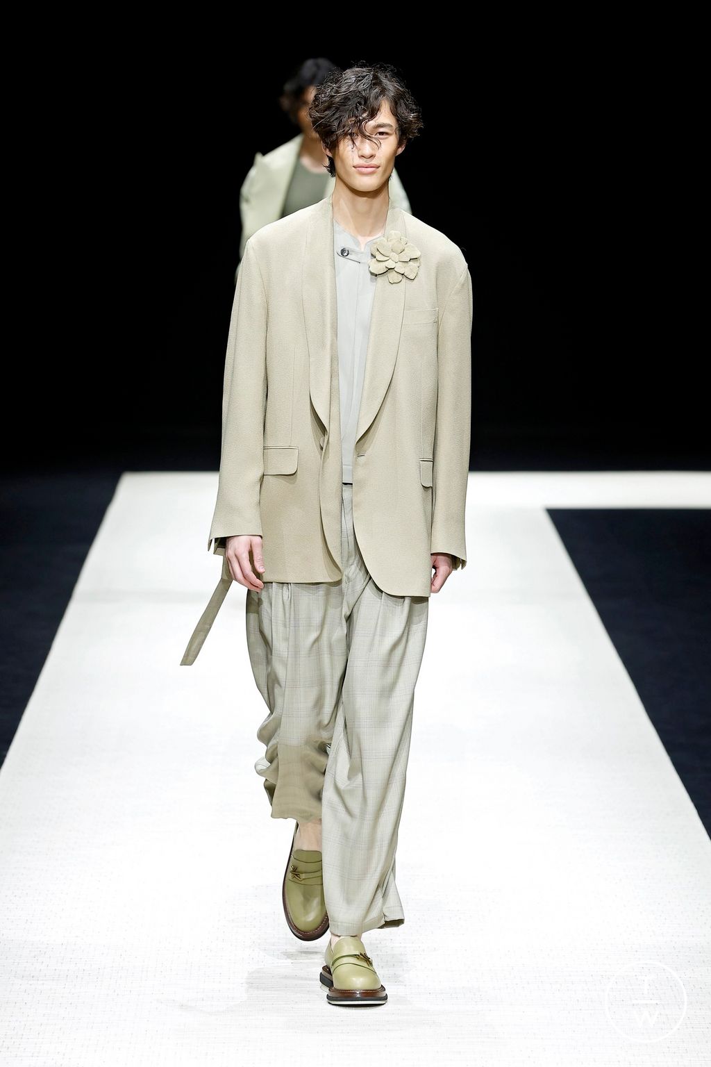 Fashion Week Milan Spring/Summer 2025 look 33 from the Emporio Armani collection menswear