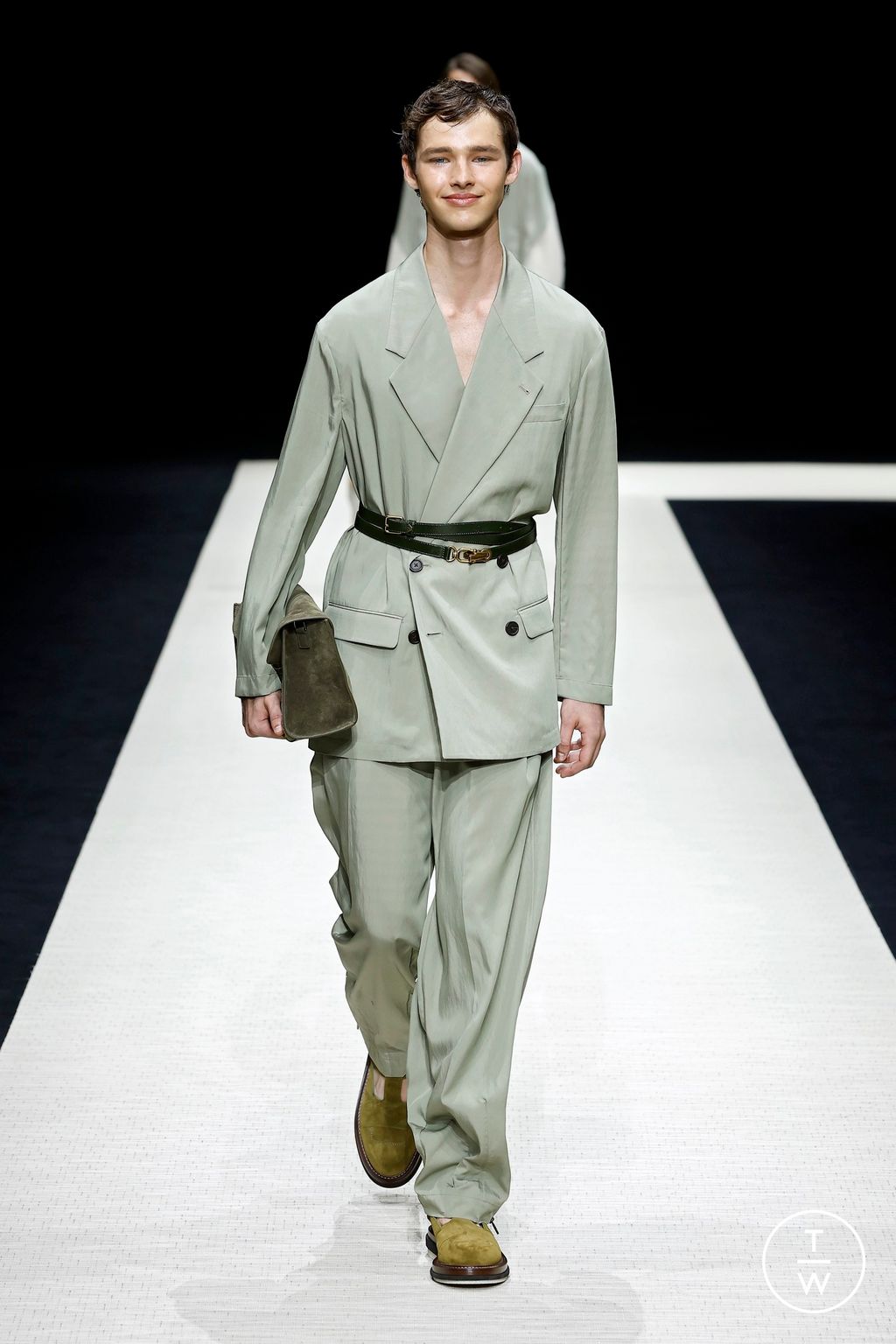 Fashion Week Milan Spring/Summer 2025 look 38 from the Emporio Armani collection menswear