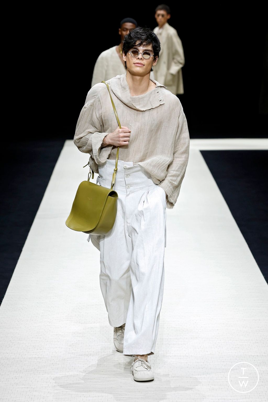 Fashion Week Milan Spring-Summer 2025 look 42 from the Emporio Armani collection 男装