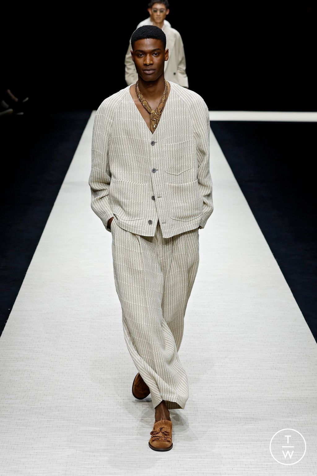 Fashion Week Milan Spring/Summer 2025 look 43 from the Emporio Armani collection menswear