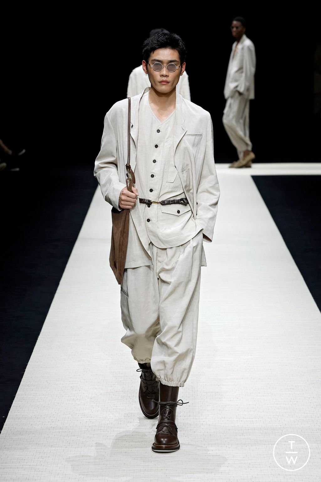 Fashion Week Milan Spring-Summer 2025 look 52 from the Emporio Armani collection 男装