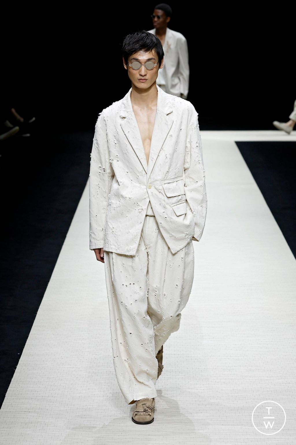 Fashion Week Milan Spring-Summer 2025 look 53 from the Emporio Armani collection 男装