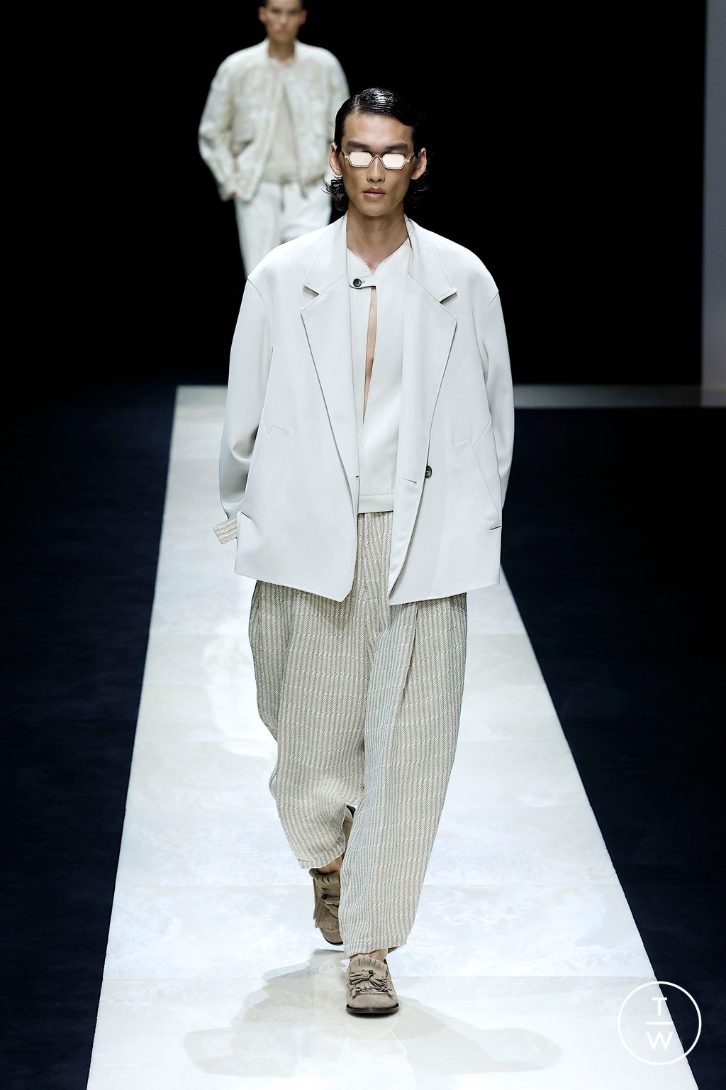 Fashion Week Milan Spring/Summer 2025 look 40 from the Emporio Armani collection womenswear