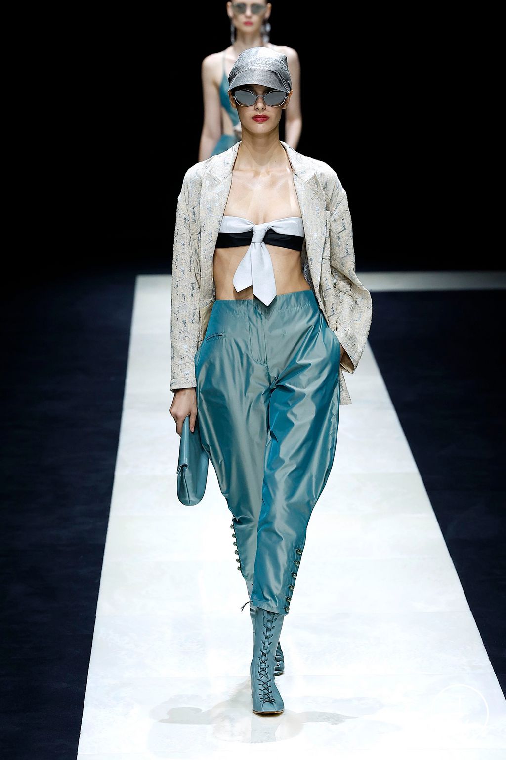 Fashion Week Milan Spring/Summer 2025 look 50 from the Emporio Armani collection womenswear