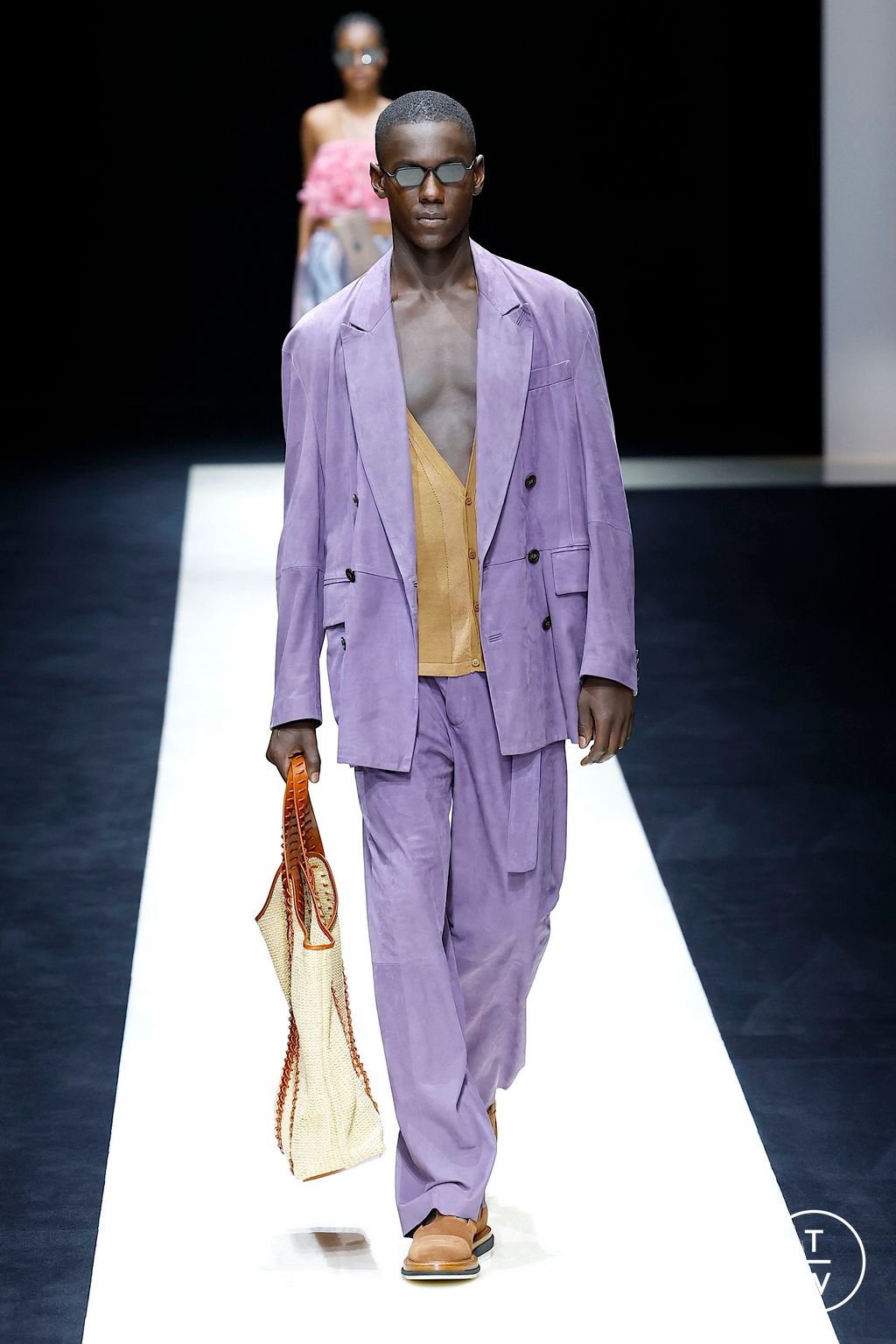 Fashion Week Milan Spring/Summer 2025 look 70 from the Emporio Armani collection womenswear