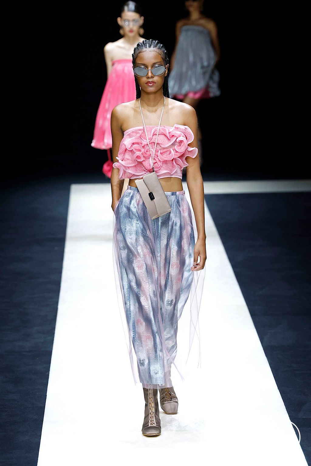 Fashion Week Milan Spring-Summer 2025 look 71 de la collection Emporio Armani womenswear