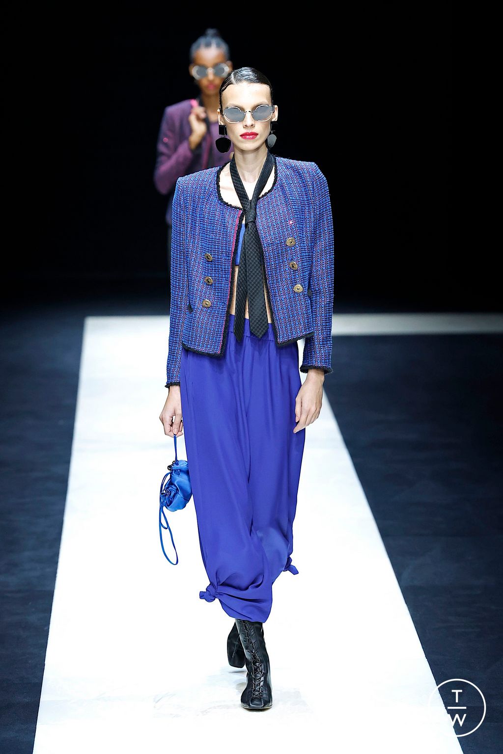 Fashion Week Milan Spring/Summer 2025 look 91 from the Emporio Armani collection womenswear
