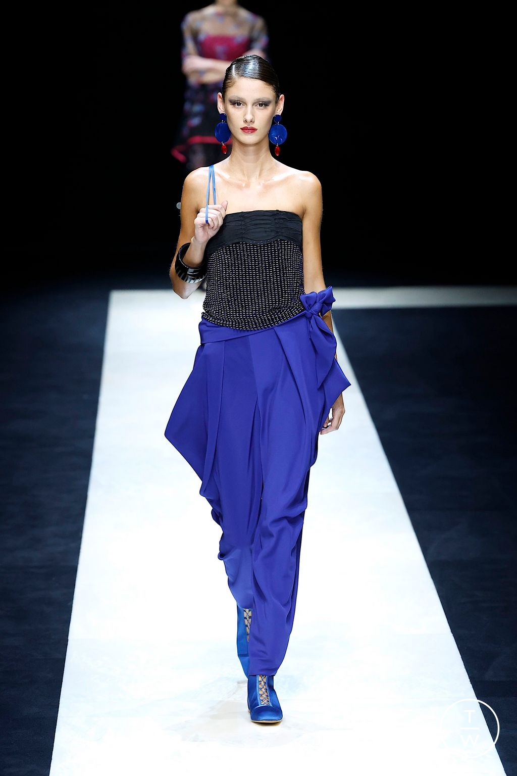 Fashion Week Milan Spring/Summer 2025 look 101 from the Emporio Armani collection womenswear