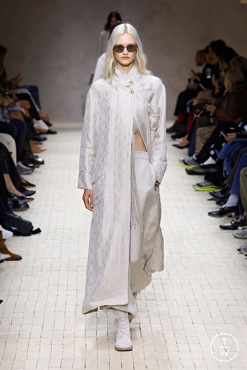 Fashion Week Milan Spring/Summer 2026 look 4 from the Emporio Armani collection womenswear