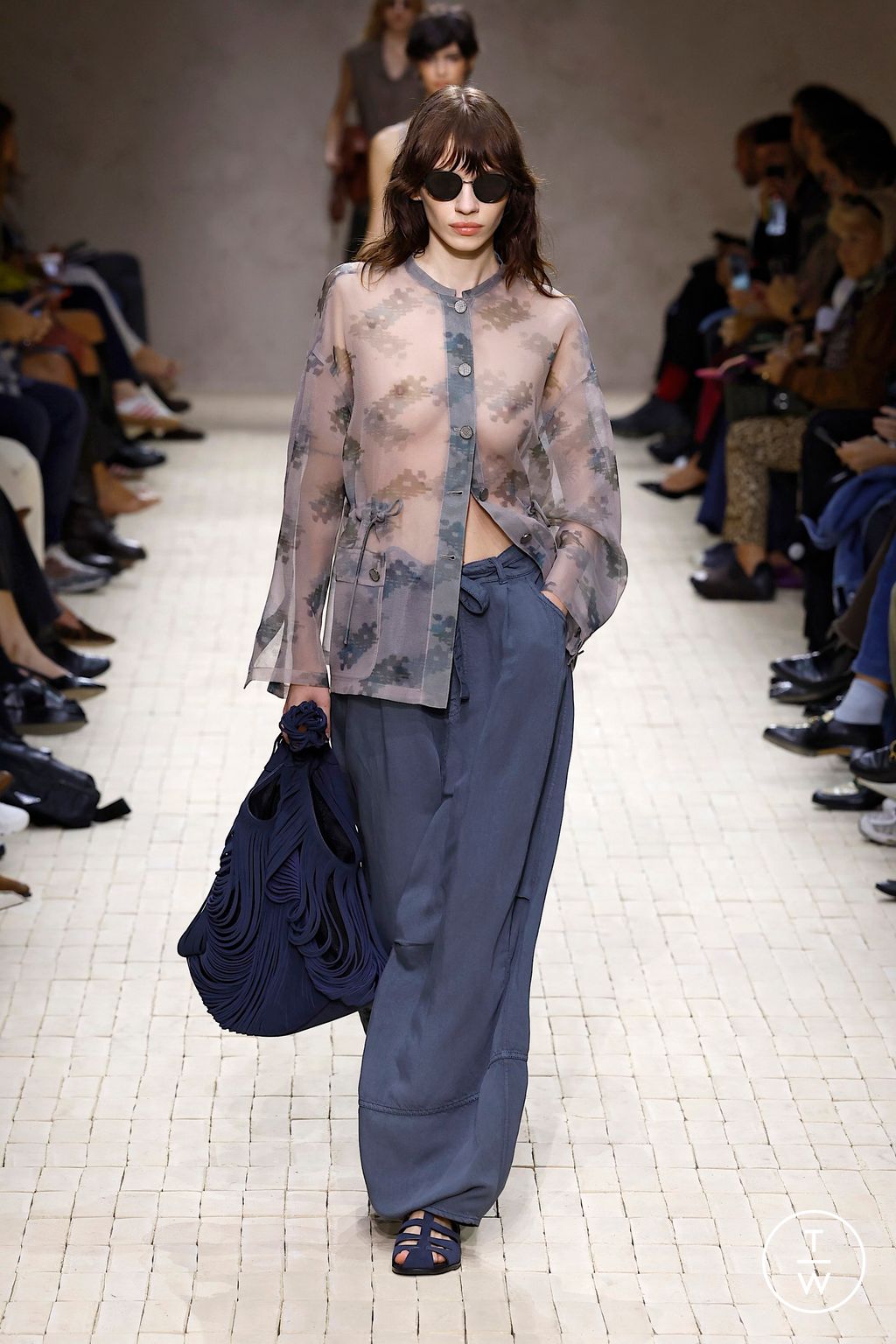 Fashion Week Milan Spring/Summer 2026 look 25 de la collection Emporio Armani womenswear