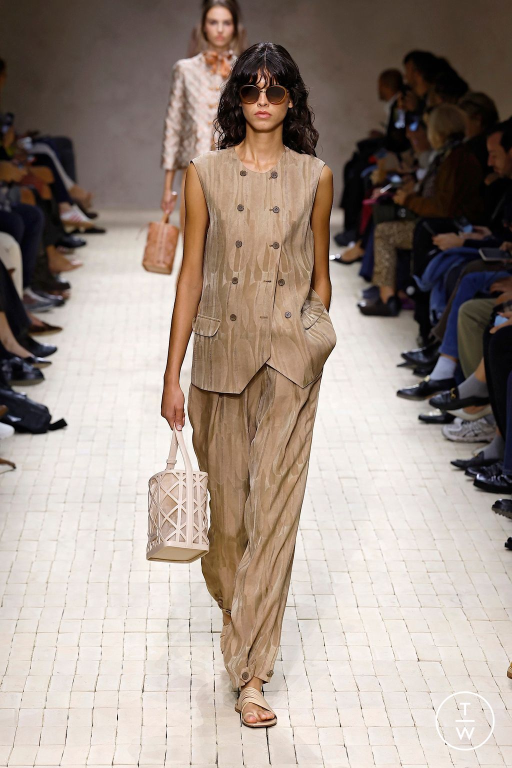Fashion Week Milan Spring/Summer 2026 look 33 from the Emporio Armani collection 女装