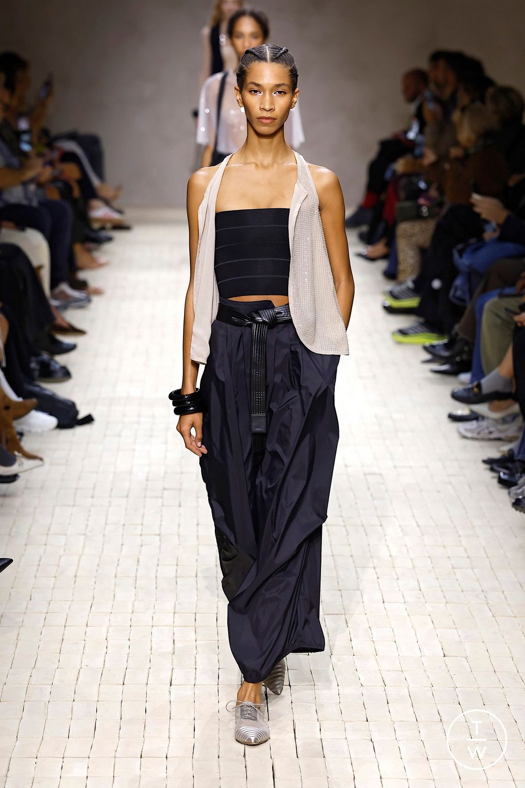 Fashion Week Milan Spring/Summer 2026 look 75 from the Emporio Armani collection womenswear