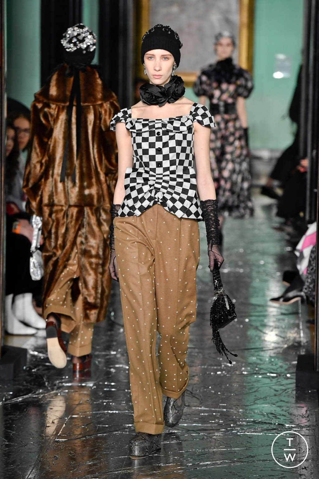 Fashion Week London Fall/Winter 2020 look 6 from the Erdem collection womenswear