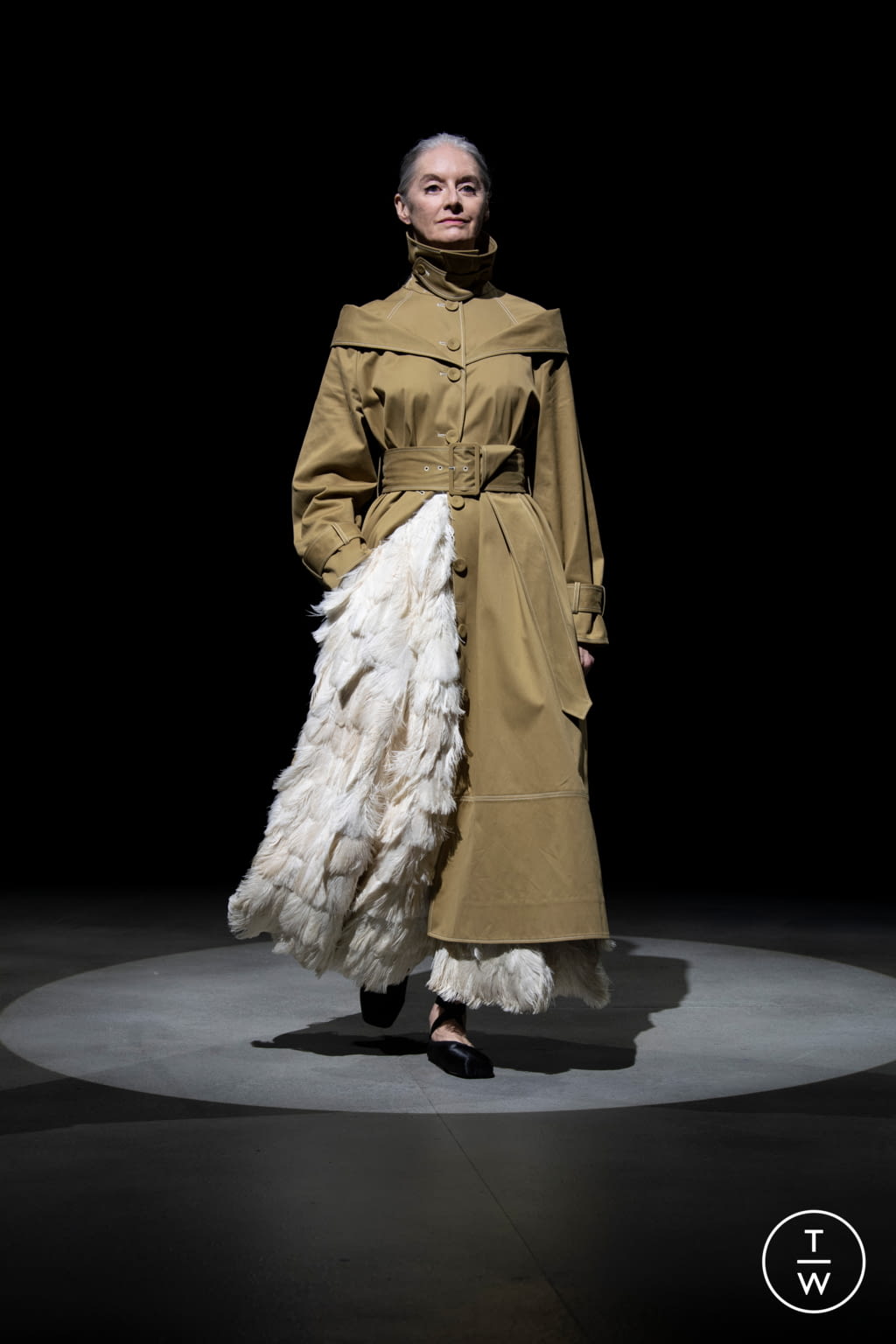 Fashion Week London Fall/Winter 2021 look 1 from the Erdem collection womenswear