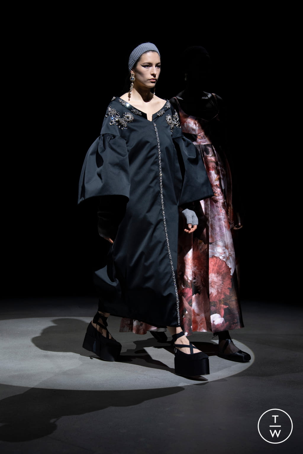 Fashion Week London Fall/Winter 2021 look 16 from the Erdem collection 女装